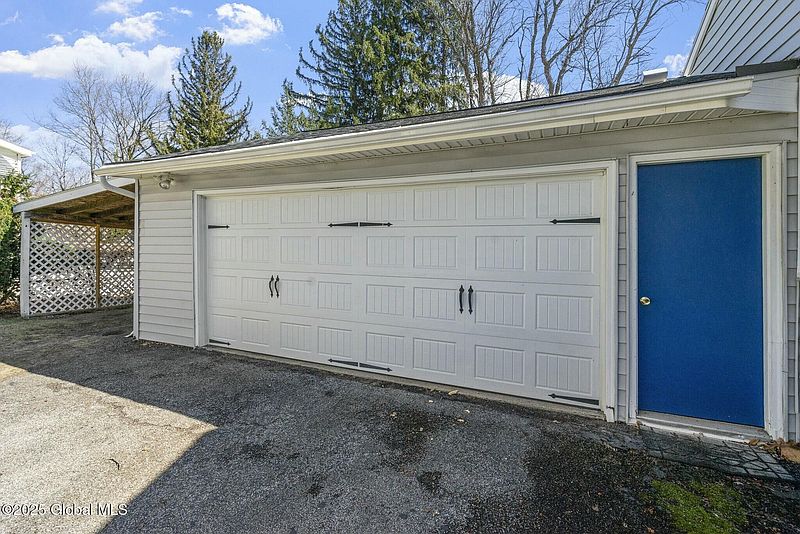 3rd image of 1317 Floral Avenue