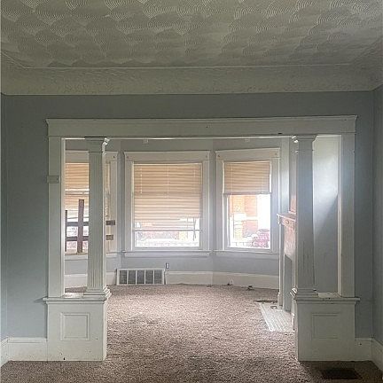 4th image of 640 E 109th St