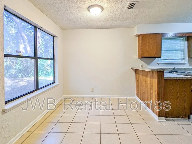4442 Georgetown Dr — Photo 4
