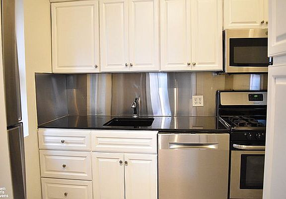 4th image of 110 W 15th St APT 2