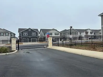 Briarwood Dr — Photo 4