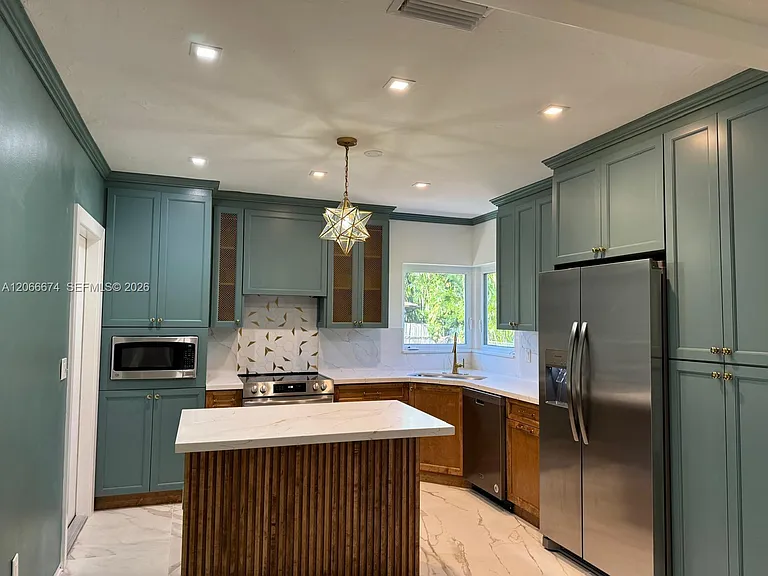 431 Candia Ave — Photo 10