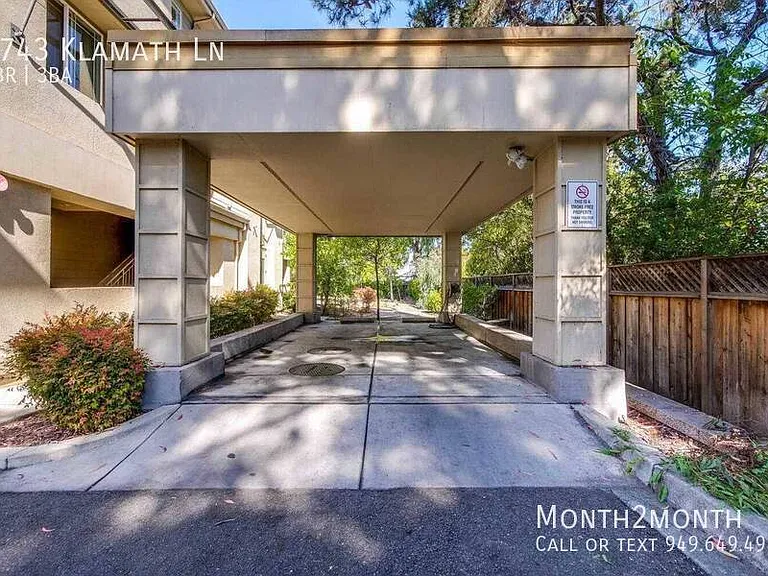 3743 Klamath Ln — Photo 33