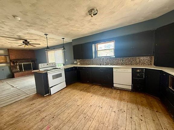 2nd image of 613 W 12th St