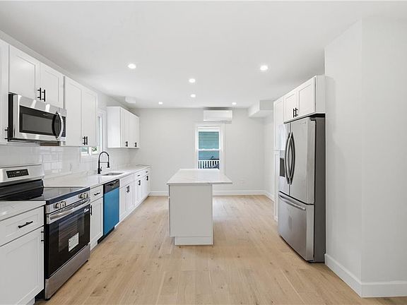 4th image of 44 Park Pl