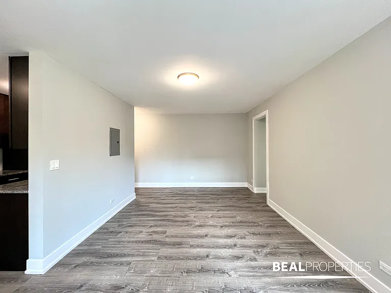530 W Surf — Photo 38