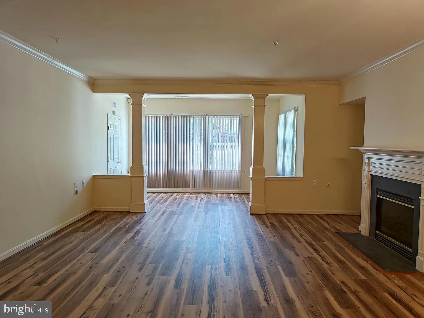 1 bed, 1.0 bath, 1025 sqft, $2,000 — Photo 2