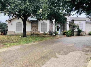 12613 River Bend Cir, Laredo, TX 78045