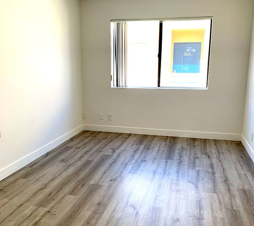 1st image of 2723 Abbot Kinney Blvd #P309