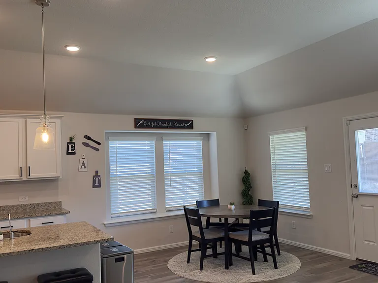Dining area/ Breakfast nook