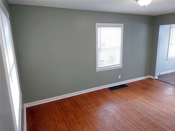 3rd image of 1926 Glenridge Dr