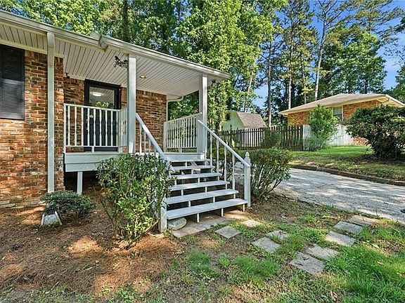 3rd image of 2109 Shady Ln