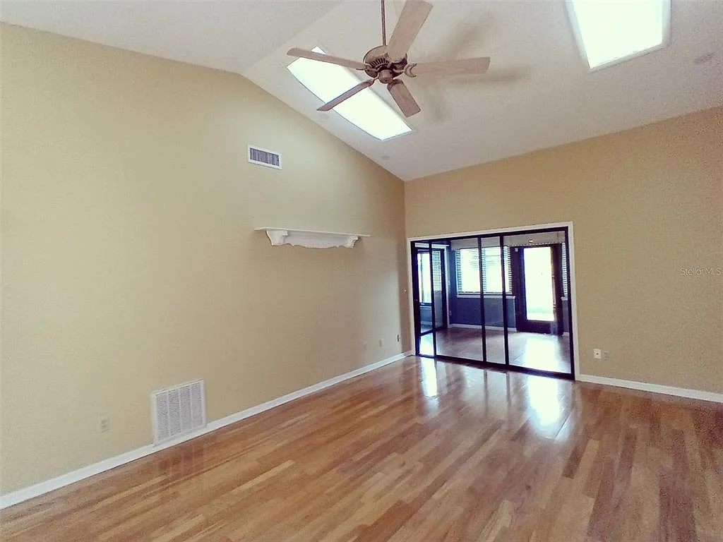 2 bed, 2.0 bath, 1173 sqft, $1,900 — Photo 4