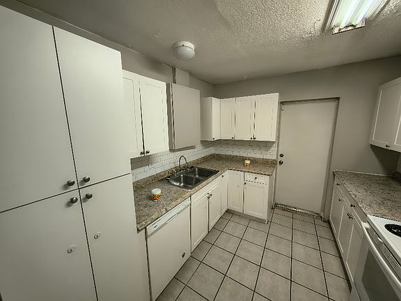 5th image of 1708 Azalea Ct APT B