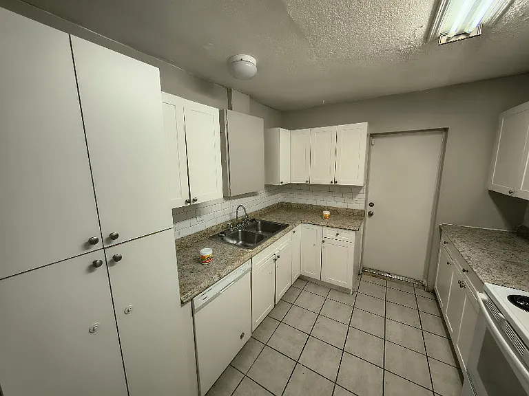 1708 Azalea Ct #B — Photo 8