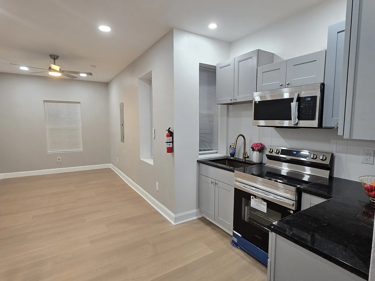 1 bed, 975 sqft, $900 — Photo 4