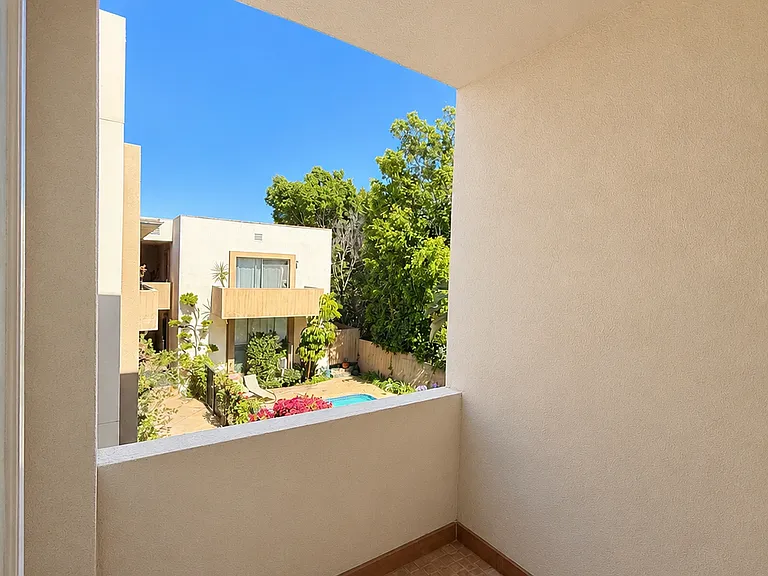 1530 N Laurel Ave #9 — Photo 5