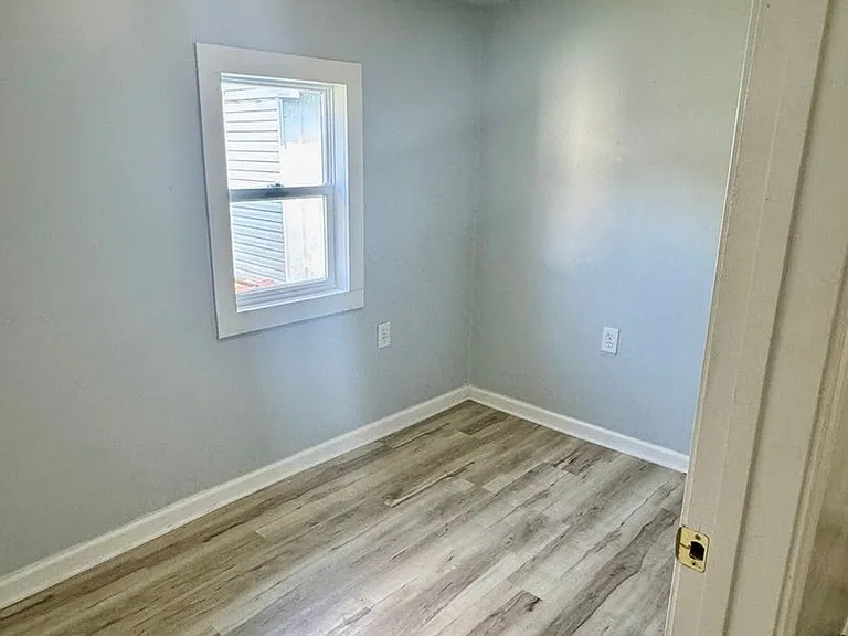 102 Crabtree Dr — Photo 9