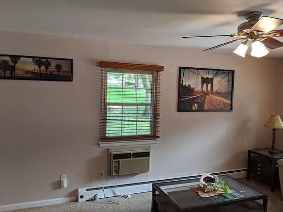 4th image of 36 Parkside Dr #36