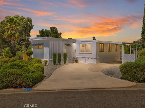 22780 Skylink Dr, Canyon Lake, CA 92587