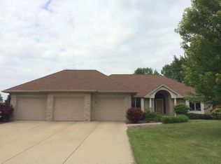 1515 Creekside Ln, Green Bay, WI 54311