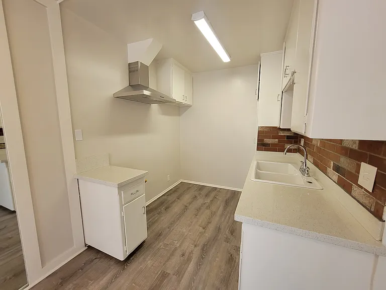 13531 Wyandotte St #6 — Photo 5