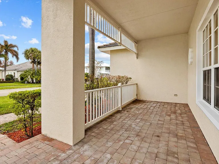 206 NW Magnolia Lakes Blvd — Photo 4