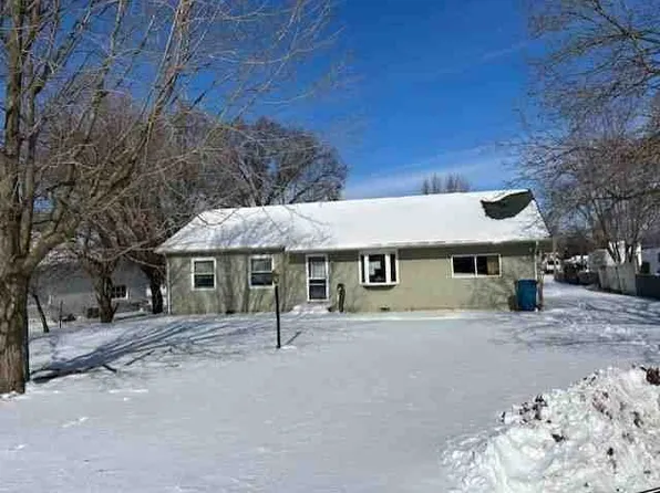 712 E McCracken Ave, Hoopeston, IL 60942