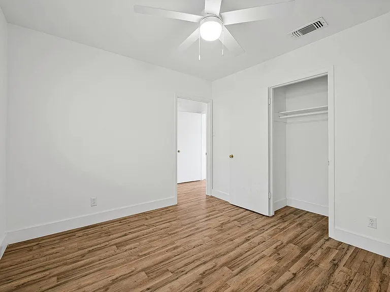 2401 Winsted Ln — Photo 18