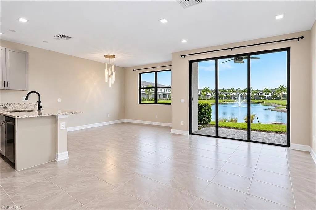 3 bed, 2.5 bath, 1712 sqft, $2,900 — Photo 4