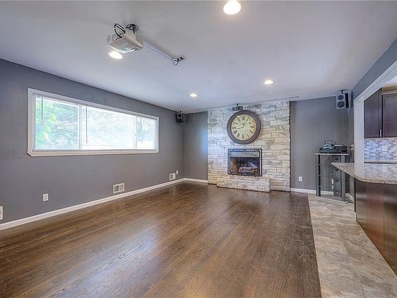 4th image of 1032 S 45th Ter