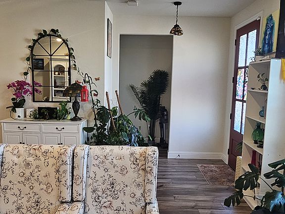 4th image of 9053 Phoebe Rd