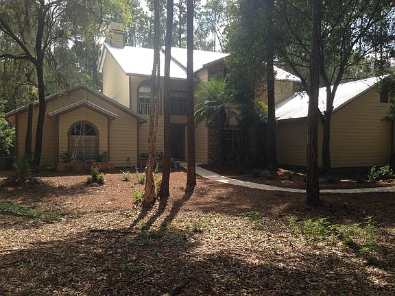 2nd image of 15731 Country Ct