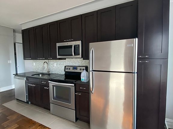 3rd image of 31 E 21st St APT 6C