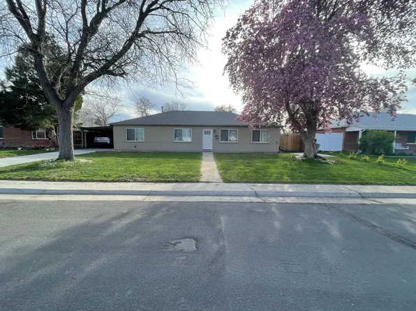 901 N Revere St, Aurora, CO 80011