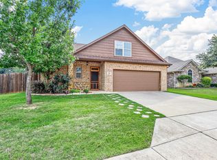 210 Donna Cir, Granbury, TX 76049