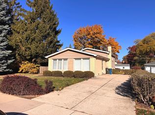 1042 W Central Rd, Mount Prospect, IL 60056