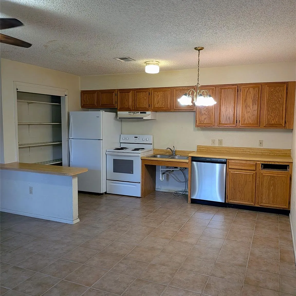 3 bed, 3.5 bath, 1428 sqft, $1,650 — Photo 4