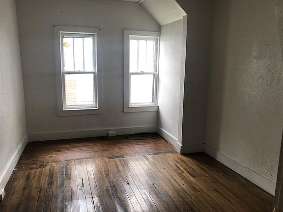 2nd image of 1308 Essex St