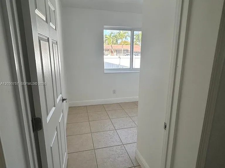 6331 NW 110th Ter — Photo 3