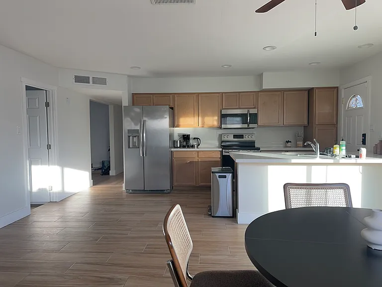 1 W Fairmont Dr — Photo 8