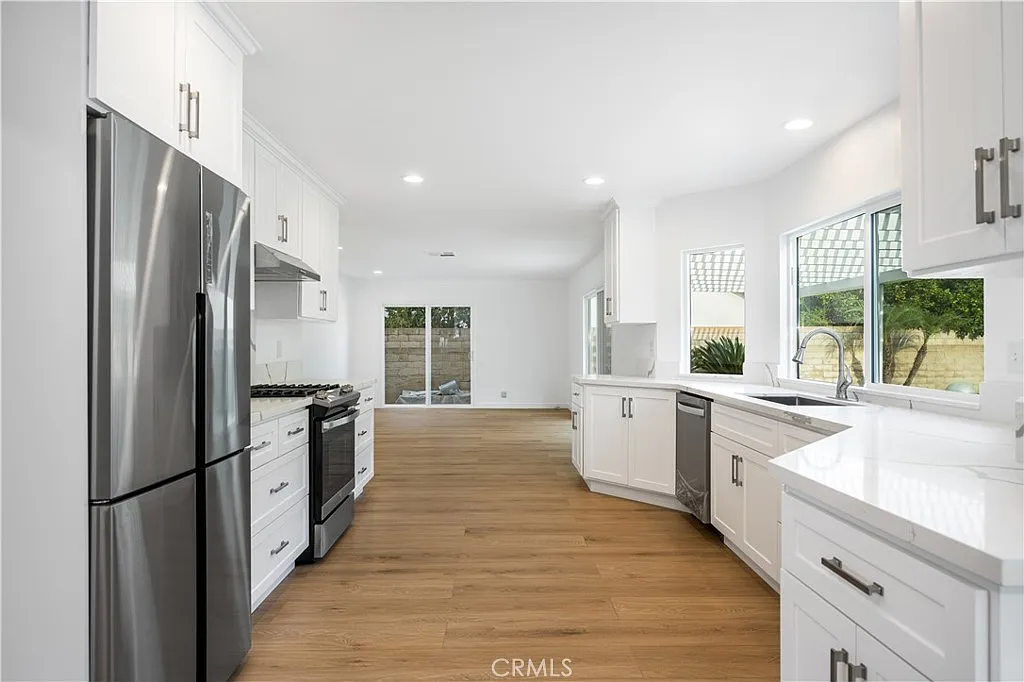 Building Photo - 738 S Fairway Ln