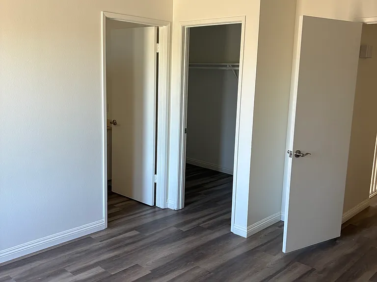 654 Woodcrest Dr #B — Photo 10