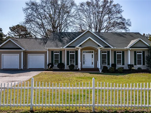 321 Fairway Dr, Kilmarnock, VA 22482