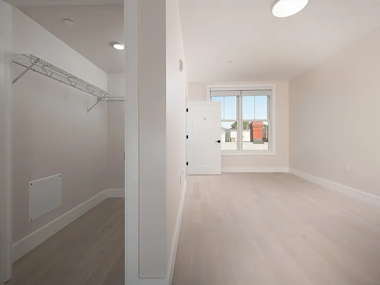425 Border St #405 — Photo 14
