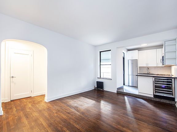 2nd image of 180 7th Ave APT A