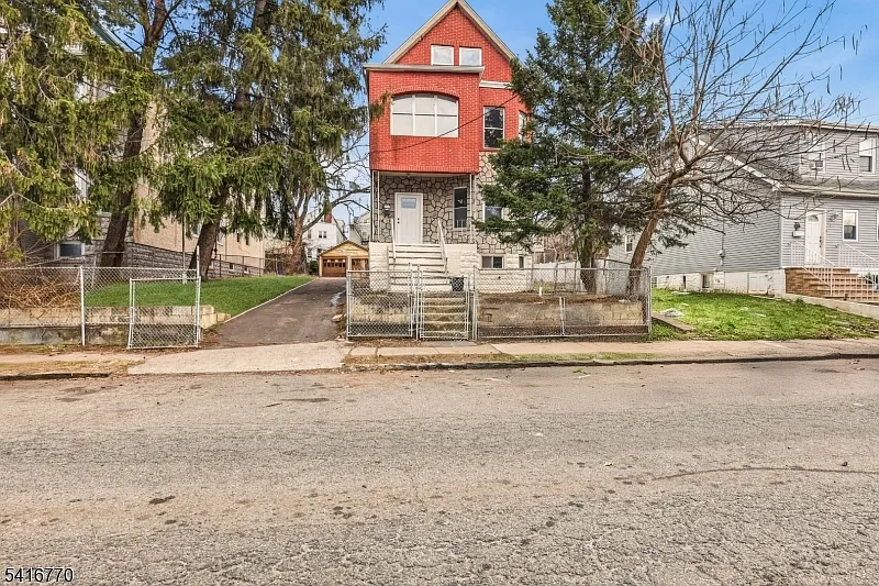 166 Maple Ave photo 1