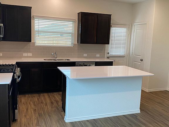 2nd image of 340 Scondido Cir
