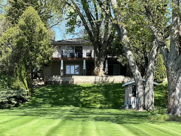1521 Lake Holiday Dr, Sandwich, IL 60548