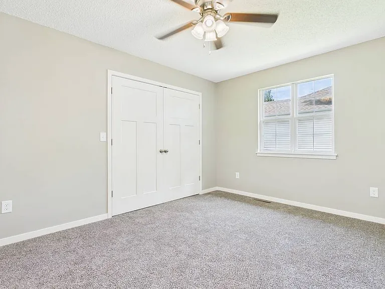 1206 Foxridge Dr — Photo 26